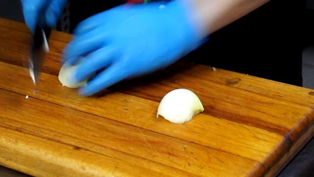 Шашлычок из куриного бедра на углях смотреть онлайн