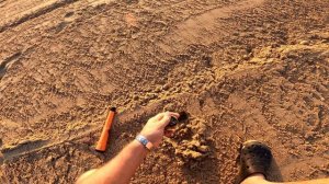 Ищем на пляже. Есть шикарные находки.