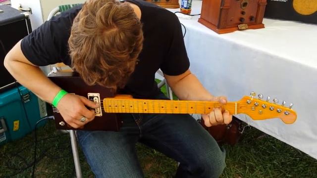 Jared Gardner playing a Bayou Blues Guitars cigar box guitar смотреть онлайн