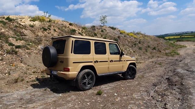 Mercedes-Benz G 350 d: light off-road + POV & on-board смотреть онлайн