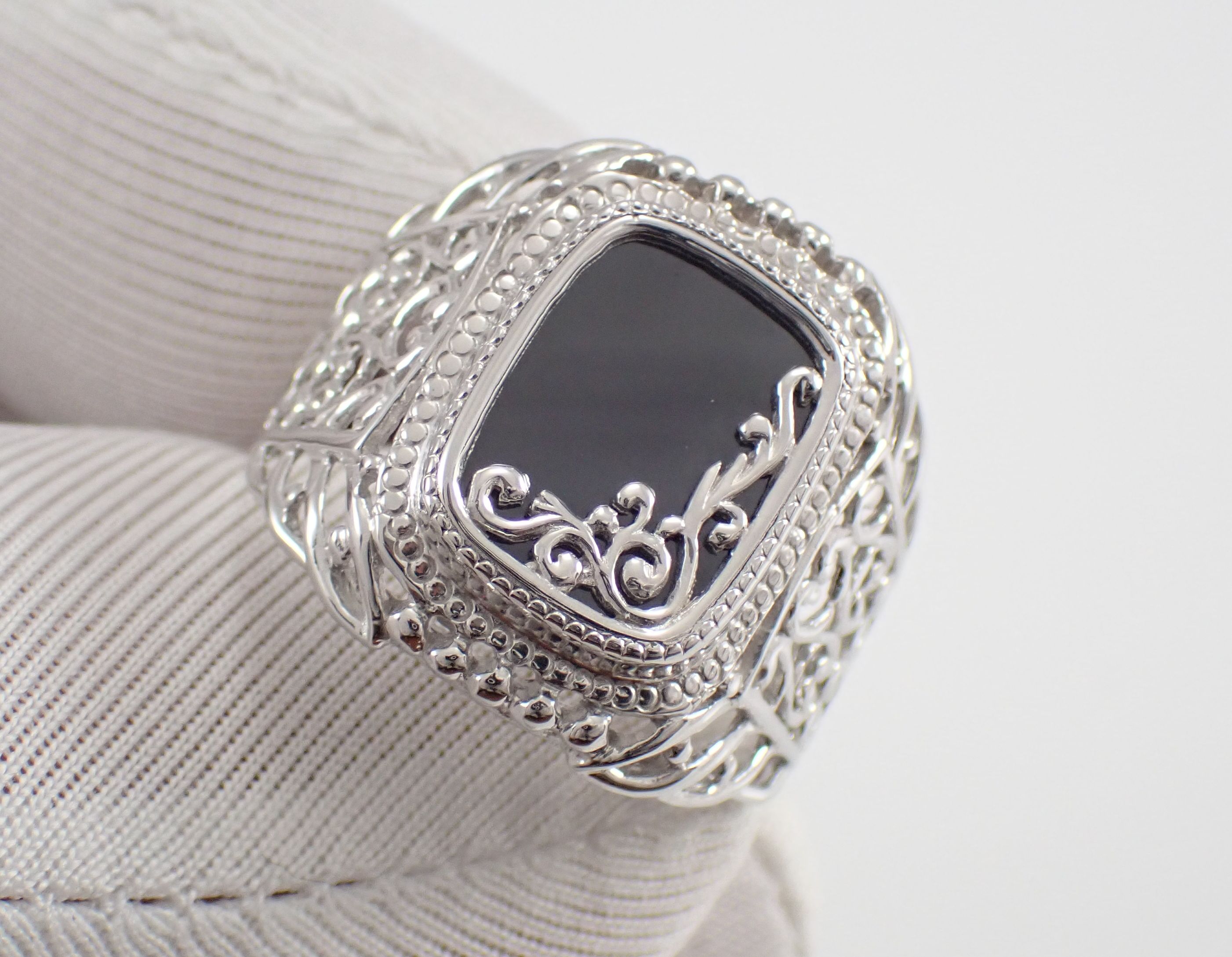 Печатка Мужская Инкрустация серебром с черным фианитом, Артикул КМ-97_15_с, серебро 925 пробы смотреть онлайн