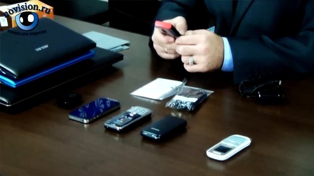 Говорящий телефон для слепых Samsung E2121B смотреть онлайн