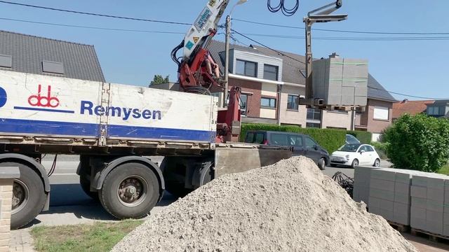 Грузим шлакоблоки