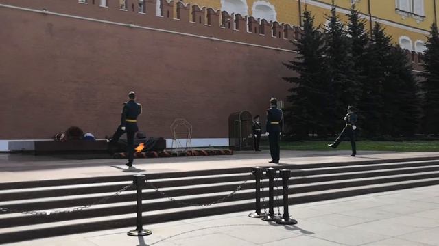 Заступление на Поста №1 у Могилы Неизвестного Солдата в Александровском саду у Кремлёвской стены смотреть онлайн