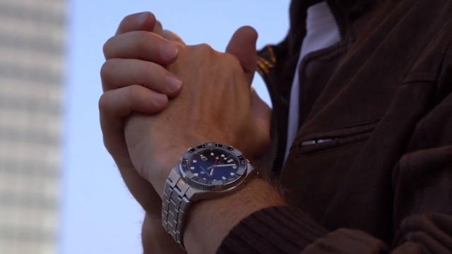 MAURICE LACROIX AIKON VENTURER GMT - СОЕДИНЯЕТ ГОРОДА смотреть онлайн