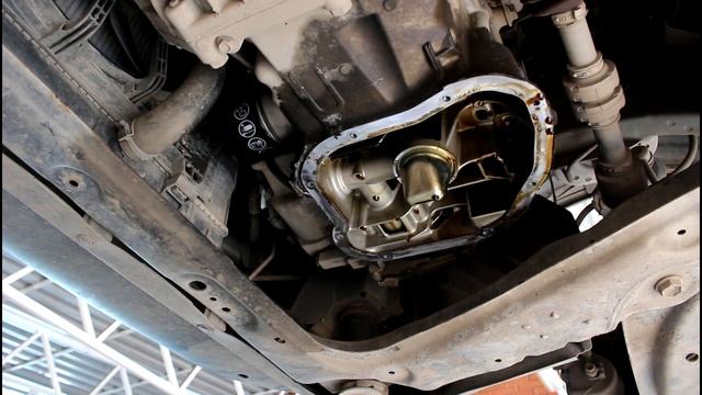Течь поддона двигателя на Nissan JUKE 1,6 Ниссан Жук 2011 года смотреть онлайн