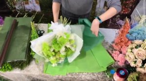 Простые букеты из сухоцветов, упаковка в азиатском стиле.