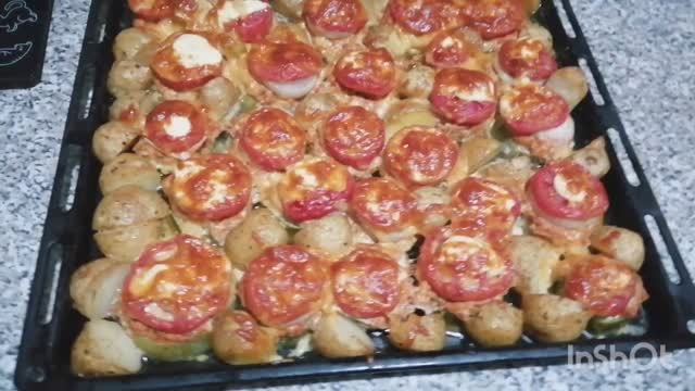 Очень вкусное блюдо из кабачков, фарша и овощей, хит осени! смотреть онлайн