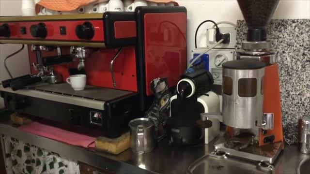 Tutorial: how to make a perfect coffee with "La Spaziale" vintage espresso machine смотреть онлайн