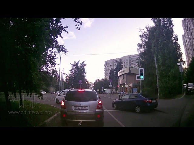 Сколько авто поместится за стоп-линией при повороте с дублера МШ на ул Вокзальная? Кто видел больше? смотреть онлайн