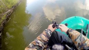 Ловля щуки с лодки в отвес.