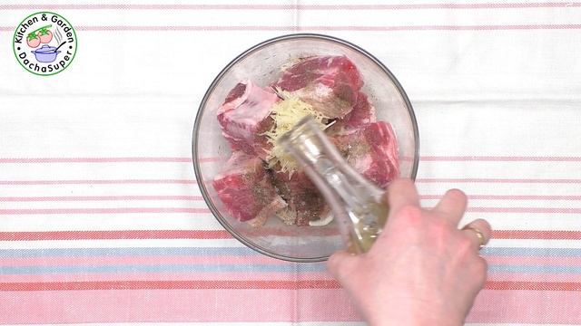 Свиные ребрышки с тушеной квашеной капустой в баварском стиле смотреть онлайн