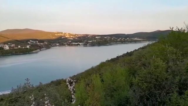 Красивое озеро Абрау. смотреть онлайн