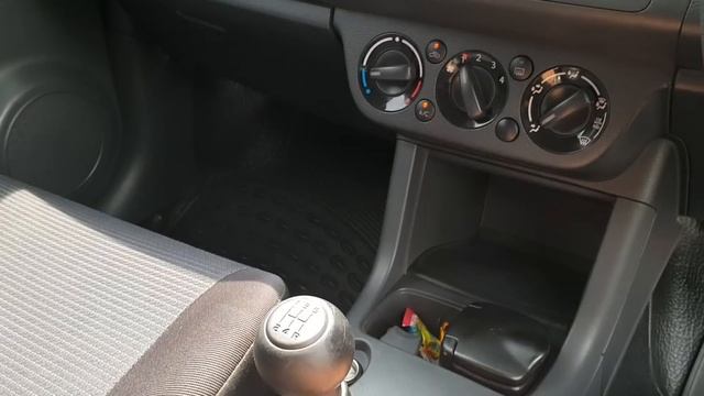 In Depth Tour Suzuki Swift GT3 MT [2nd Gen] (2012) - Indonesia смотреть онлайн