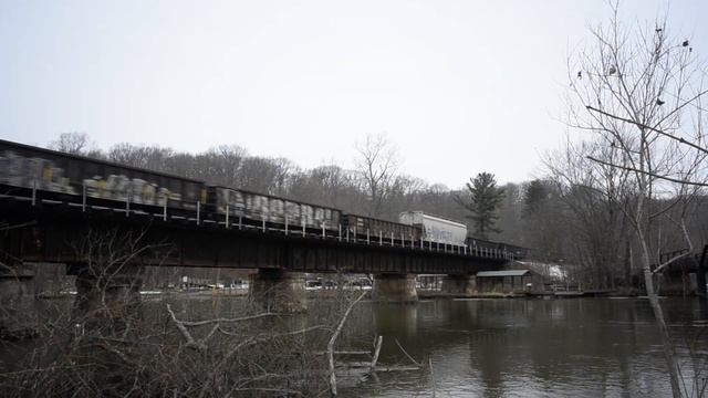 SD70MAC Leading on the CSX Grand Rapids Sub смотреть онлайн