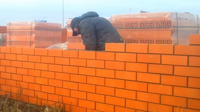 Кладка облицовочного кирпича.