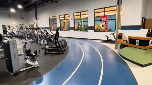 ЯК ВИГЛЯДАЄ СПОРТИВНИЙ КОМПЛЕКС В США. Розпакування онлайн замовлень. Здоровий спосіб життя! смотреть онлайн