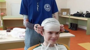 Учебное занятие по оказанию первой помощи со школьным спасательным отрядом. Перевязка.