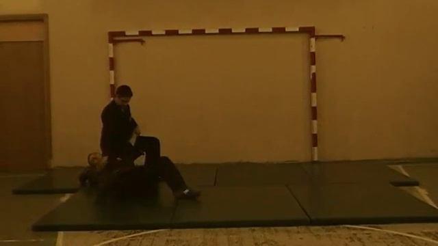 КЛУБ РУКОПАШНОГО БОЯ ВИТЯЗЬ 8 разряд ч29 приемы выверт предплечья от захвата с контролем смотреть онлайн