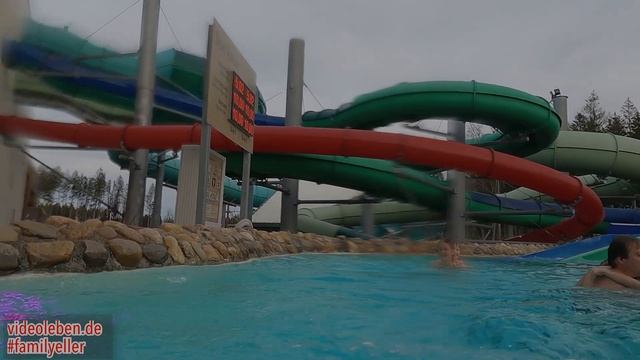 Wasserrutschen im Aqua Mundo des Center Parcs Park Allgäu - Leutkirch смотреть онлайн