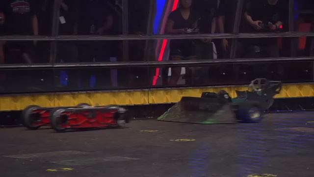 SawBlaze Vs Razorback | Season 2 Qualifying Round | BattleBots