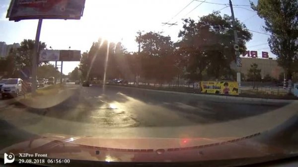 Тест видеорегистратора DDPai X2 Pro - передняя камера, день (против солнца)