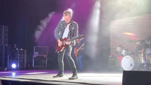 Simon McBride Plays intro of « Lazy « - Deep Purple HD Live Paris 2022 смотреть онлайн