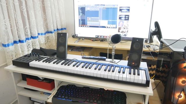 Alesis V61 MIDI Keyboard Controller UNBOXING Studio смотреть онлайн