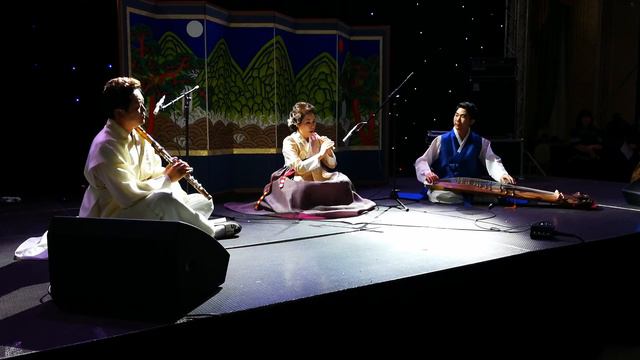 Жена посла Кореи в Казахстане играет красивую музыку смотреть онлайн