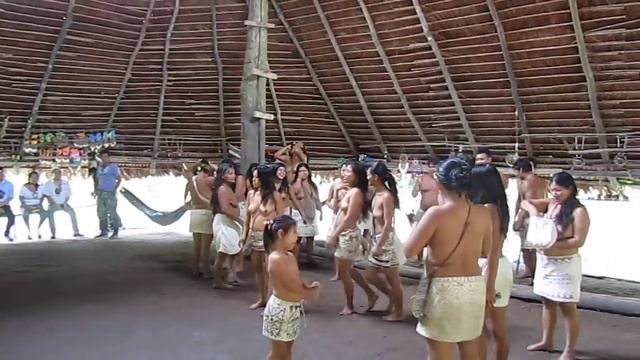 EN IQUITOS,PERU VISITA A LOS BORAS,RECIVIMIENTO DE LOS BORAS A SUS VISITA