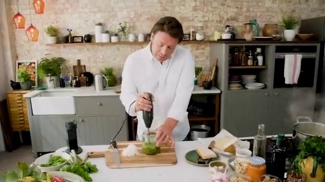 Jamie Oliver, GRILL& CHILL, BBQ en zelf snel sauzen maken met je bamix® #budgetkoken смотреть онлайн