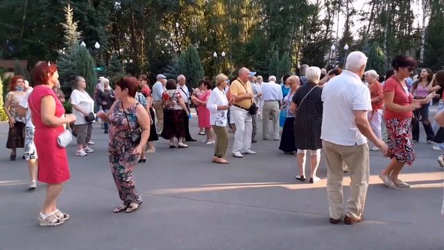 Я ЗАЖГУ КОСТЁР СВОЕЙ ЛЮБВИ! СЧАСТЛИВЫЕ МОМЕНТЫ ИЗ ПАРКА ГОРЬКОГО ХАРЬКОВ 2021 смотреть онлайн