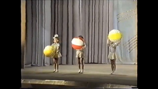 Детская танцевальная картинка "Дружба". Г. Екатеринбург, прим. 1991-1992гг. смотреть онлайн