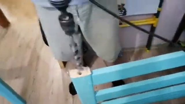 Двухярусная кровать, из двух одна. смотреть онлайн