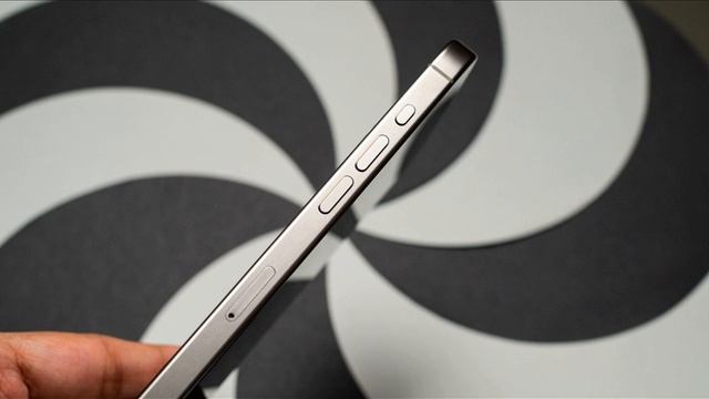 Samsung Galaxy S24 Ultra vs. Apple iPhone 15 Pro Max: Battle of the flagships смотреть онлайн