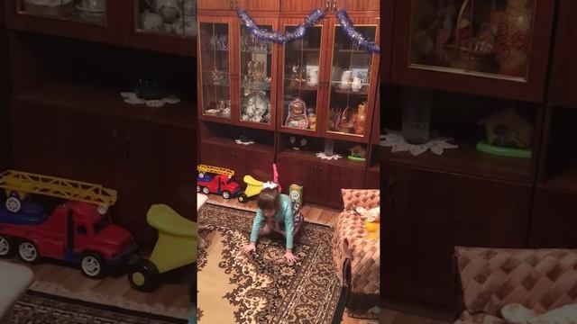 Восточный танец Тани дома смотреть онлайн