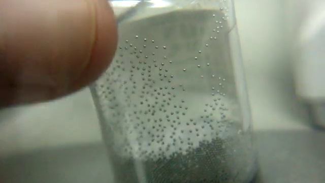 Static electricity and solder balls in a plastic bottle смотреть онлайн