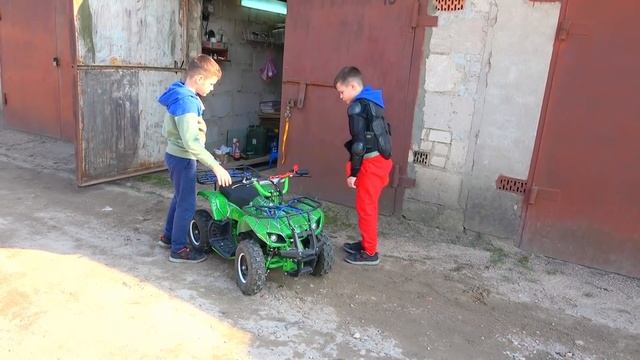 ПИТБАЙК ДЫМИТ И ИСКРИТ!!! смотреть онлайн