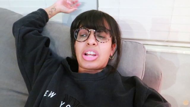 reading a horror book while home alone at night ??.... ~reading vlog~ смотреть онлайн