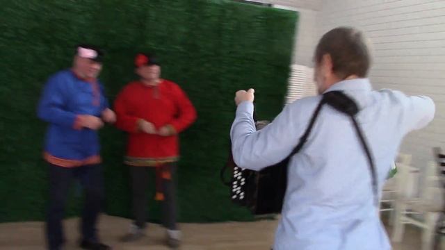 Выездная фотостудия с русскими народными костюмами , фото , фотосъемка смотреть онлайн