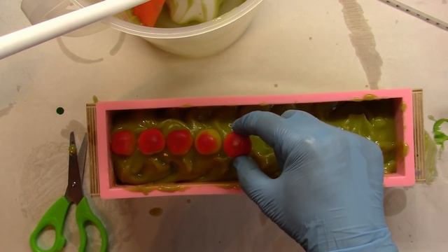 Мыловарение • Мыло с нуля • Челлендж ЯМыловарПро • Задание 2 Однотонное мыло с декором на выбор смотреть онлайн