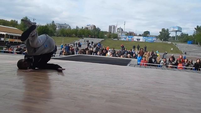 1 круг. Air Max и Meга vs Шан и Мунгал смотреть онлайн