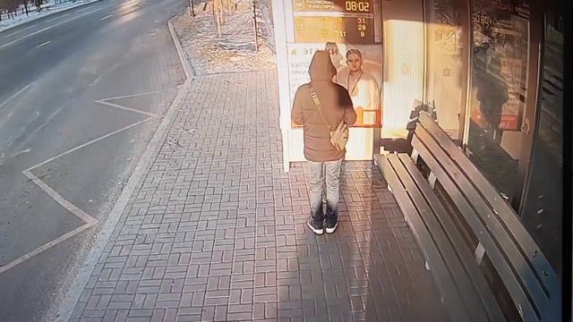 В амурской столице от рук хулиганов пострадали остановки, которые простояли на Ленина меньше года смотреть онлайн