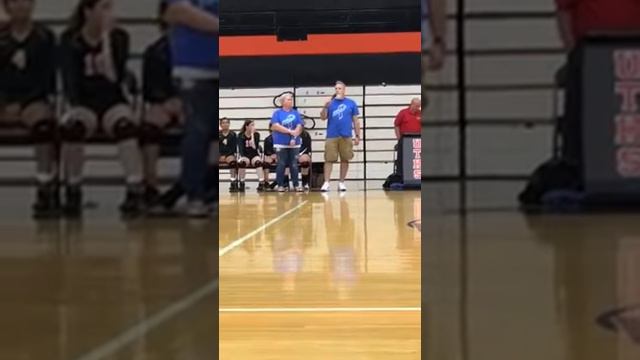 Foster's Voice at United Township Volleyball Game смотреть онлайн