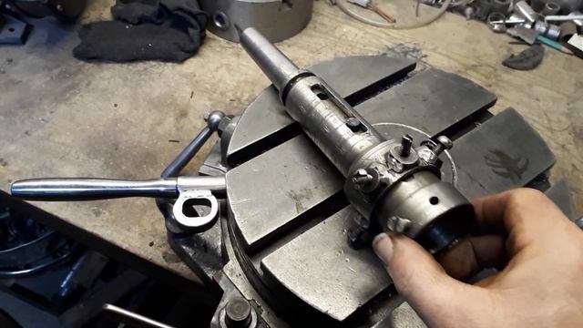 Леркодержатель в заднюю бабку токарного станка. смотреть онлайн