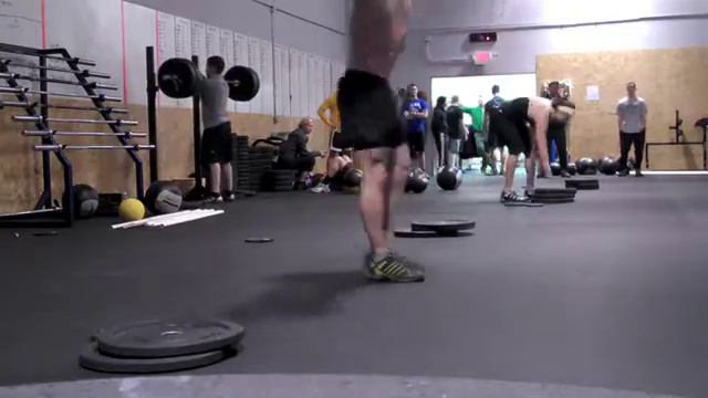 CrossFit Russell Berger snatches 200lbs (at a body weight of 147lbs) смотреть онлайн