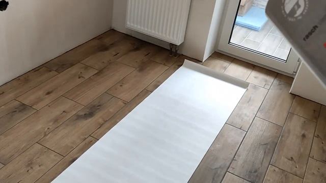 Поклейка обоев Rasch на стены в кухне