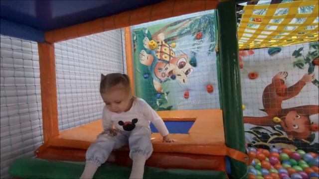 Катюша в детской игровой комнате смотреть онлайн