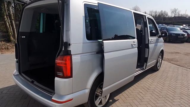 Volkswagen Transporter Shuttle SE LWB 150 PS 2.0 TDI 7sp DSG **9 Seater Package & Sat Nav**