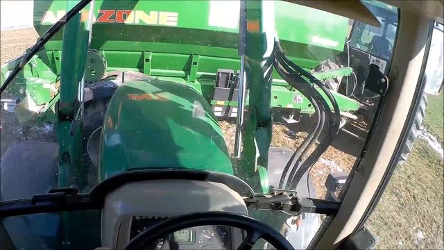 Kalk streuen mit AMAZONE ZG-B 8200 und John Deere 4250 смотреть онлайн